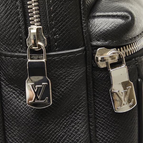 Pre-owned Louis Vuitton Taiga Outdoor Bumbag  Black