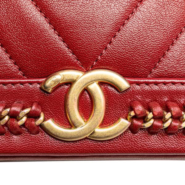 Pre-owned Chanel Paris Cosmopolite Medium Chevron Lambskin Bucket Bag Red