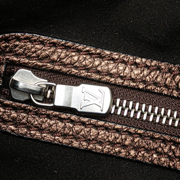 Pre-owned Louis Vuitton Monogram Mahina L Hobo Brown