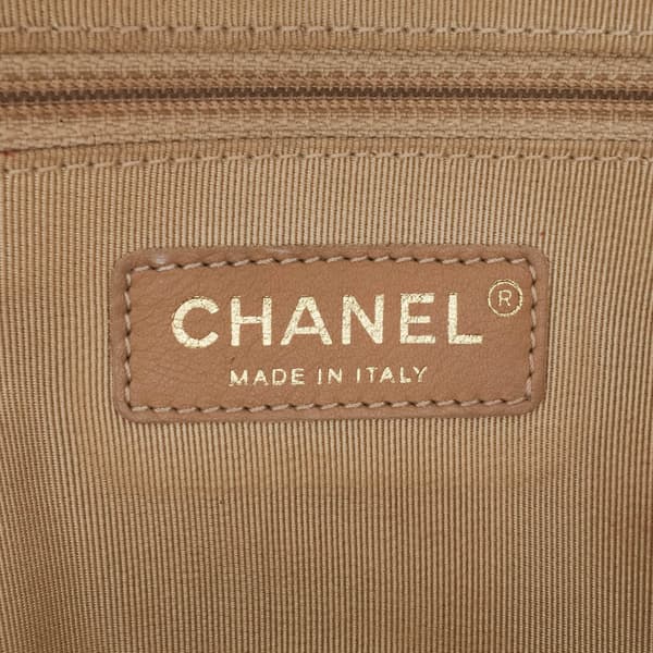 Pre-owned Chanel CC Quilted Lambskin Studded Logo Belt Bag White