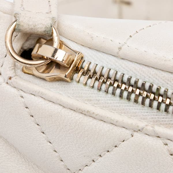 Pre-owned Chanel CC Quilted Lambskin Studded Logo Belt Bag White