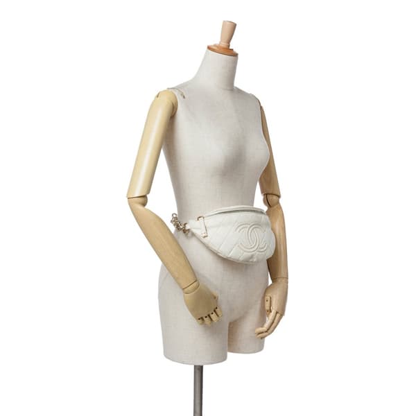 Pre-owned Chanel CC Quilted Lambskin Studded Logo Belt Bag White