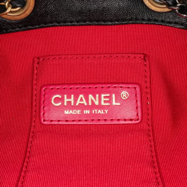 Pre-owned Chanel CC Quilted Lambskin Chain Drawstring Bucket Bag Black