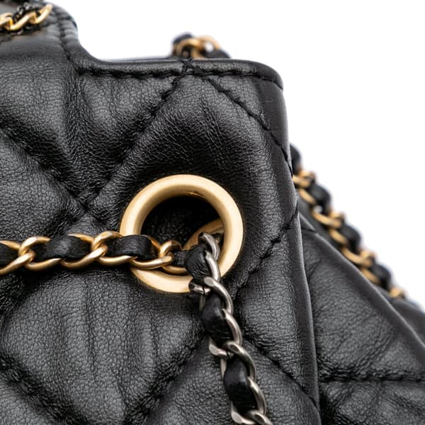 Pre-owned Chanel CC Quilted Lambskin Chain Drawstring Bucket Bag Black