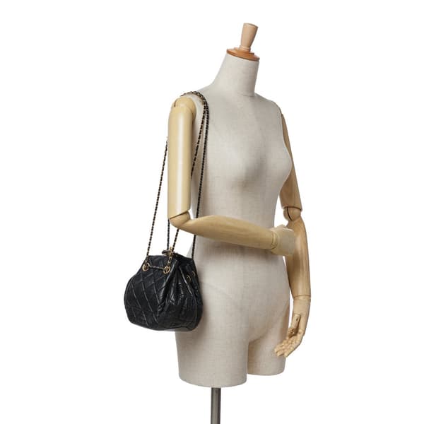Pre-owned Chanel CC Quilted Lambskin Chain Drawstring Bucket Bag Black