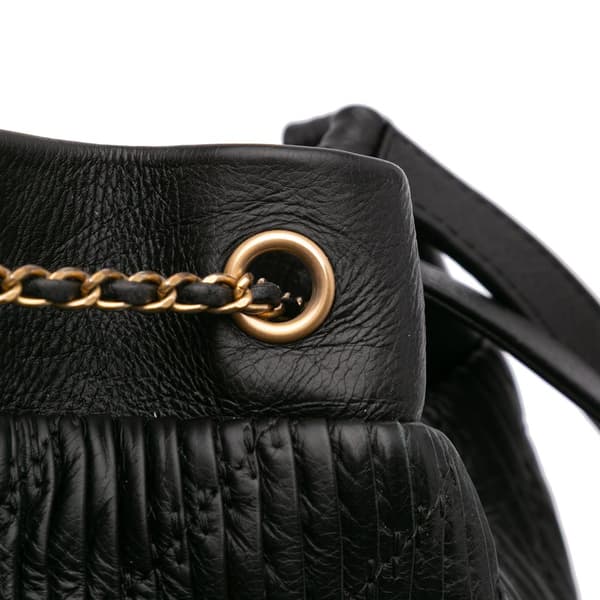 Pre-owned Chanel Medium Crumpled Calfskin Coco Pleats Drawstring Bucket Bag Black