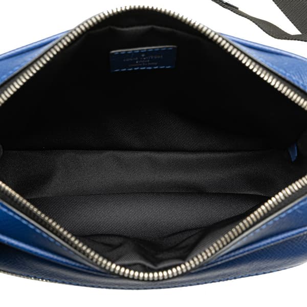 Pre-owned Louis Vuitton Taiga Outdoor Bumbag Blue