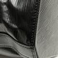 Miniatyrbild 9 av 10: Pre-owned Louis Vuitton Epi Sac D Epaule PM Black