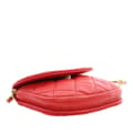 Miniatyrbild 10 av 10: Pre-owned Chanel Quilted Lambskin Pearl Crush Waist Bag Red