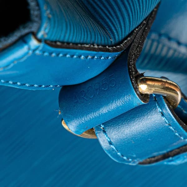 Pre-owned Louis Vuitton Epi Noe GM Blue
