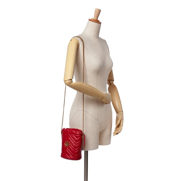 Pre-owned Gucci Small GG Marmont Matelasse Leather Bucket Bag Red