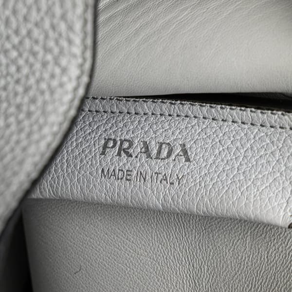Pre-owned Prada Vitello Daino Dynamique Hobo White