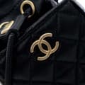 Miniatyrbillede 10 af 10: Pre-owned Chanel Mini Quilted Calfskin Drawstring Bucket Bag Black