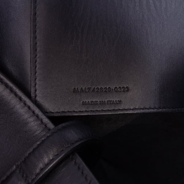 Pre-owned Saint Laurent Shiny Calfskin Le 37 Bucket Bag Black