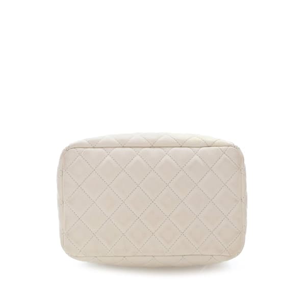Pre-owned Chanel Small Quilted Caviar Flat Drawstring Chain Bucket Bag White