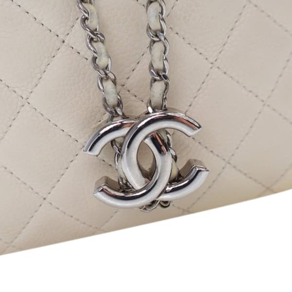 Pre-owned Chanel Small Quilted Caviar Flat Drawstring Chain Bucket Bag White