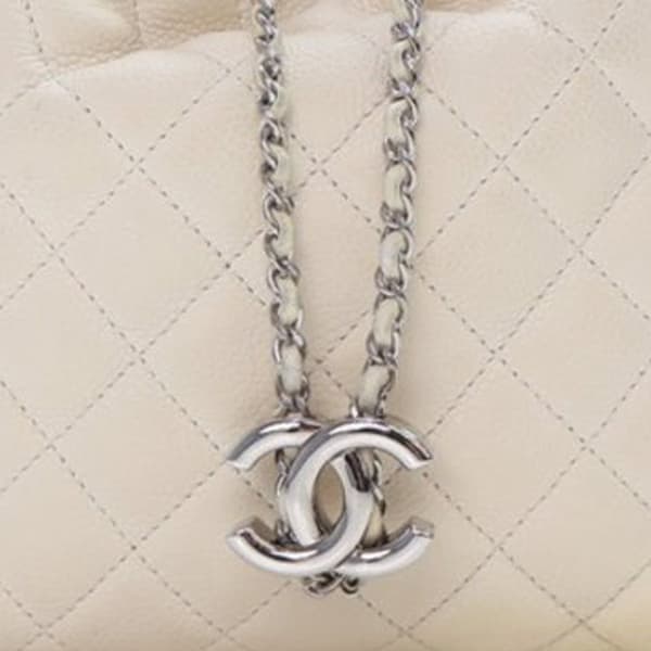 Pre-owned Chanel Small Quilted Caviar Flat Drawstring Chain Bucket Bag White