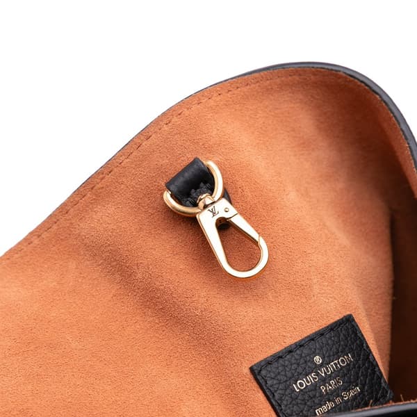 Pre-owned Louis Vuitton Grained Calfskin Low Key Hobo MM Black