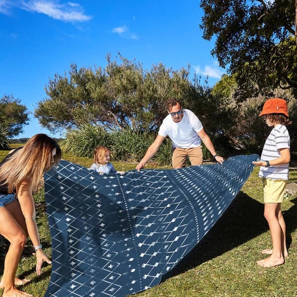 OBOSOE strandtæppe, bærbart vaskbart picnictæppe, vandafvisende strandmåtte med 4 jordpinde til strand, camping, picnic