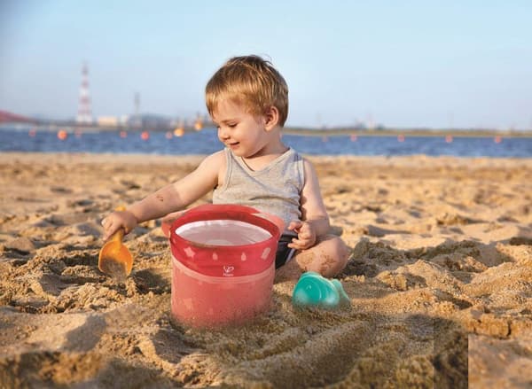 Hape Fold and Go Beach Set