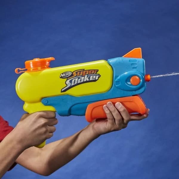 Nerf Super Soaker Wave Spray, vattenpistol, den roterande munstycket skapar vågiga strålar, utomhusvattenleksak, från 6 år.