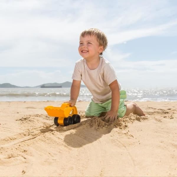Hape Mighty Digger Sand Toy - Gul för barn 18m+