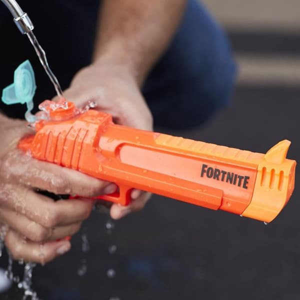 Nerf Super Soaker Fortnite HC Water Blaster, kraftfull vattenstråle, bevattningsspel utomhus för tonåringar och vuxna