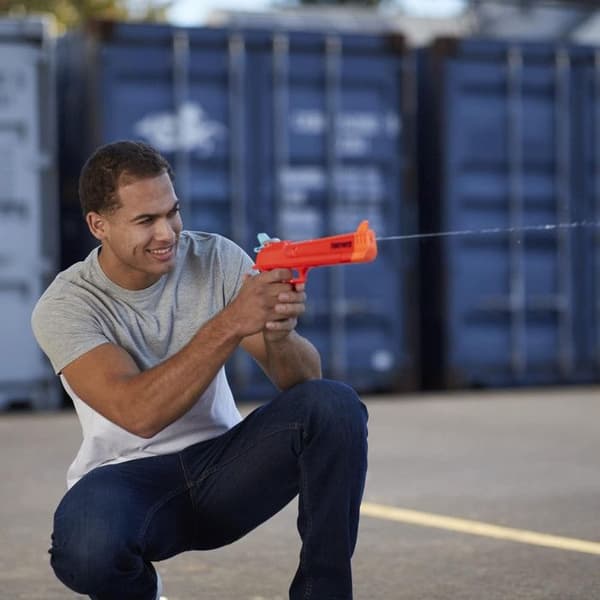 Nerf Super Soaker Fortnite HC Water Blaster, kraftfull vattenstråle, bevattningsspel utomhus för tonåringar och vuxna