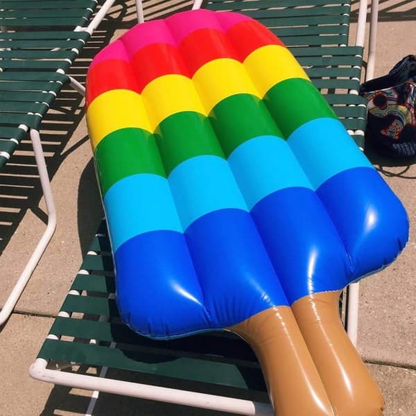 Gigantisk Uppblåsbar Glassform 107 cm Färgglad för Barn och Vuxna Pool eller Strand