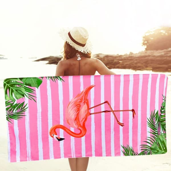 Bomclap Rantapyyhe 70x140 cm - Flamingo vaaleanpunaisella Streif-kuviolla palmunlehdillä Nopeasti kuivuva kylpypyyhe Matkapyyhe Hiekankestävä