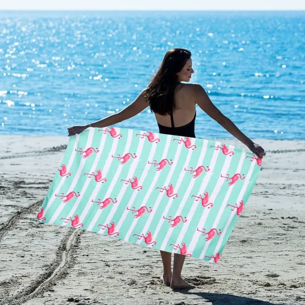 Bomclap Strandhåndklæde 70x140 cm - Flamingo på turkis - og hvid Strifmønster Hurtigtørrende badehåndklæde Rejsehåndklæde