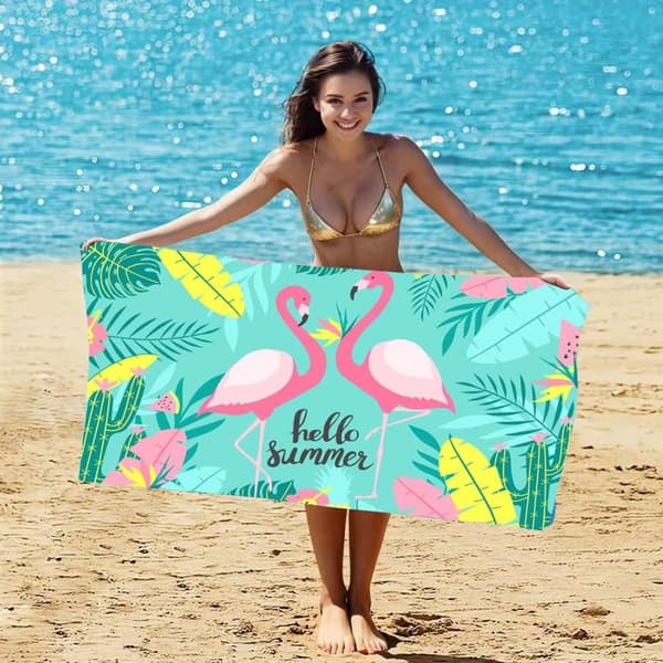 Bomclap Rantapyyhe 70x140 cm - Flamingo- ja puunlehtikuvio "hello summer" - Teksti Nopeasti kuivuva kylpypyyhe Matkapyyhe