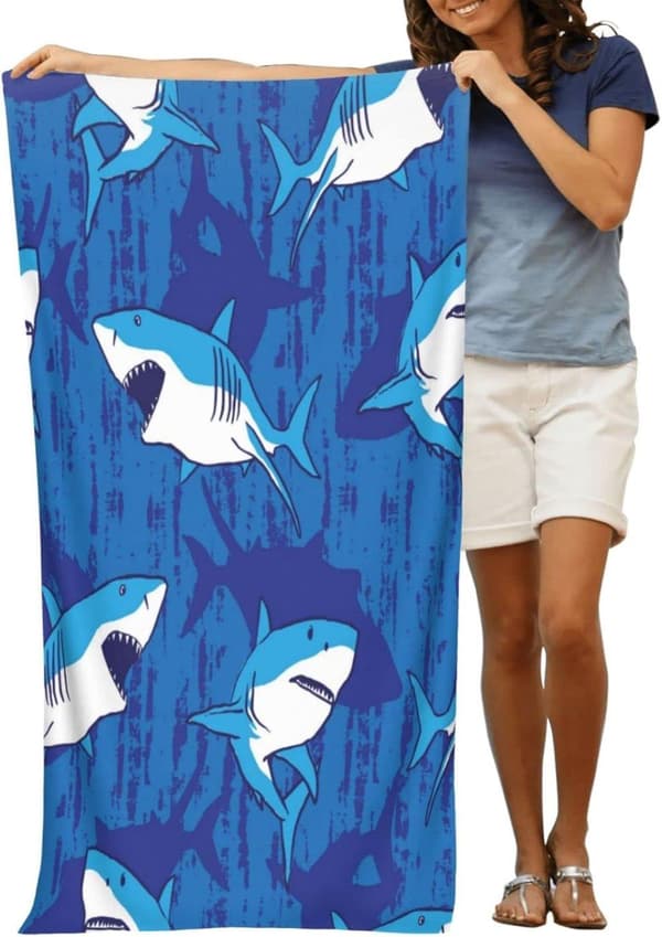 Bomclap Shark Swim Håndklæde til Drenge - Personligt Strandhåndklæde til Børn 70x140cm, Sandfri Mikrofiber Hurtigtørrende Poolhåndklæde