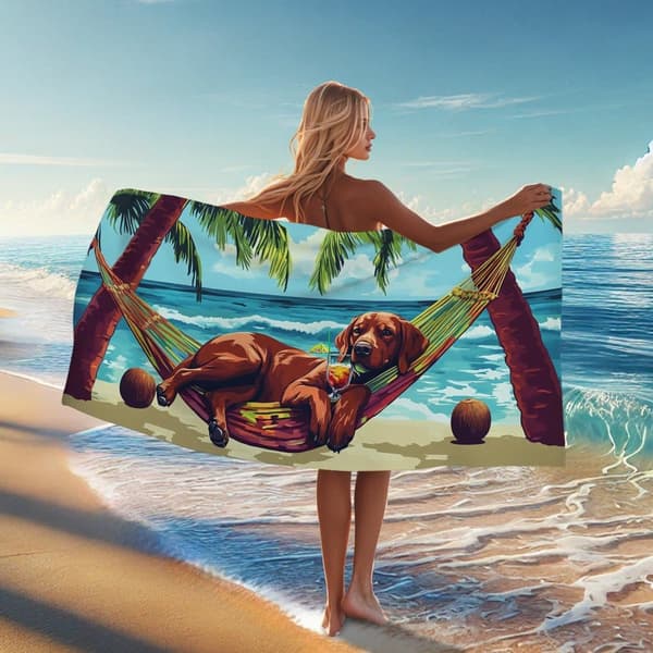 Bomclap Rantapyyhe 70x140cm - Dackelhund im Strandhammock - Motif mit Fruchtsaft Snabbrocknendes Kylpypyyhe Matkapyyhe