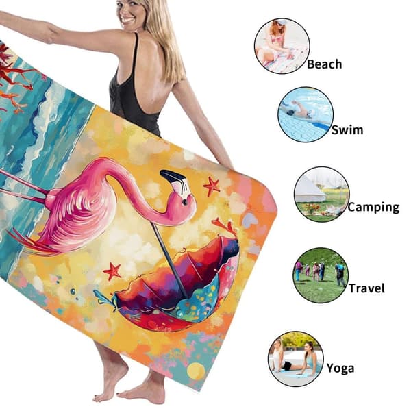 Bomclap Strandhåndklæde 70x140cm - Lyserød Flamingo mit Regenschirm am Strand - Strandhåndklæde Rejsehåndklæde