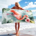 Miniatyrbillede 3 af 4: Bomclap Strandhåndklæde 70x140cm - Lyserød Flamingo mit Blumen - Badehåndklæde Rejsehåndklæde