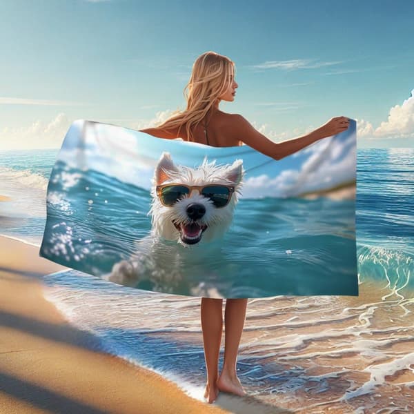 Bomclap Rantapyyhe 70x140cm - Dog mit Sonnenbrille schwimmend - Kylpypyyhe Matkapyyhe