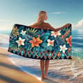 Pikkukuva 1 / 4: Bomclap Rantapyyhe 70x140cm - Türkisfarbene Blätter mit orangenen und weißen Blumen und geometrischem Muster - Kylpypyyhe Matkapyyhe