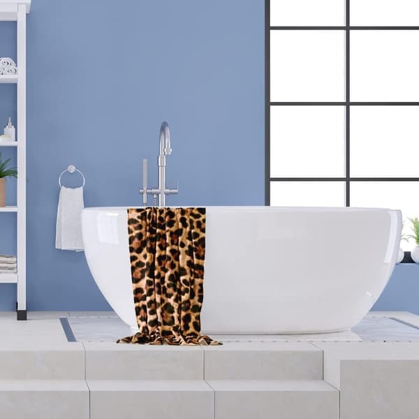 Bomclap Leopard Kylpypyyhe – Ylisuuri 80x160 cm, gepardikuvio, mikrokuitu, hiekaton ja nopeasti kuivuva