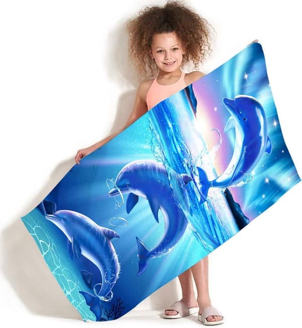 Bomclap Dolphin rantapyyhe – 80x160 cm, Abstrakti eläindesign, mikrokuitu, hiekaton, hauska lahja lapsille