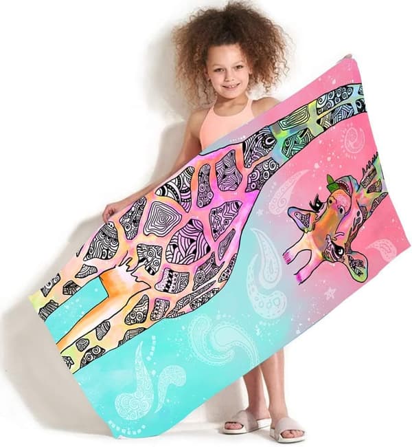 Bomclap Giraffe -kylpypyyhe – 80x160 cm, sinivihreä ja vaaleanpunainen mandala, mikrokuitu, abstrakti ja hiekaton, ainutlaatuinen lahja