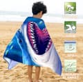 Pikkukuva 4 / 6: Bomclap Shark Rantapyyhe – 80x160 cm, Cool Ocean Design, Mikrokuitu, Hiekaton, Lahja miehille ja naisille