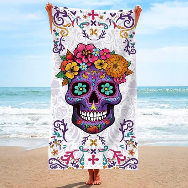 Bomclap Sugar Skull -kylpypyyhe – 80x160 cm, violetti design, mikrokuitu, hiekaton, ainutlaatuinen meksikolainen lahja