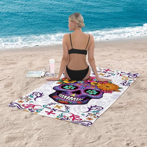 Bomclap Sugar Skull -kylpypyyhe – 80x160 cm, violetti design, mikrokuitu, hiekaton, ainutlaatuinen meksikolainen lahja