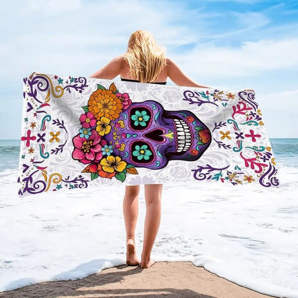 Bomclap Sugar Skull -kylpypyyhe – 80x160 cm, violetti design, mikrokuitu, hiekaton, ainutlaatuinen meksikolainen lahja