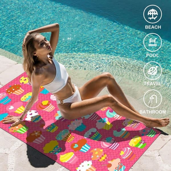 Bomclap Sandafvisende Strandhåndklæde Badehåndklæde Mikrofiber 80x160 cm - Sandfri, Tynd Kompakt - Bad, Rejse (Cupcake)