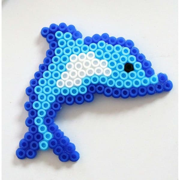 2 genomskinliga tallrikar 9 cm för strykpärlor (delfin, hund) + 2 ark bakplåtspapper 16x19,5 cm
