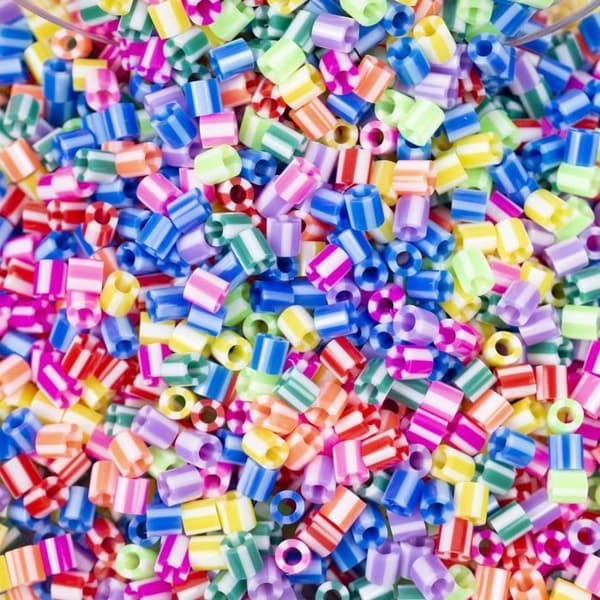 La Manuli - Diverse pärlor på pärlor - 5000 stycken (tvåfärgade godispärlor) 10 färger, 5 mm