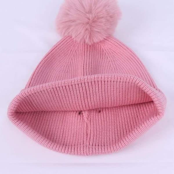 Strikket hat med maske