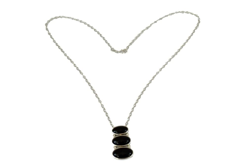 Elegant- Silverhalsband med 3 Onyx stenar - Trej